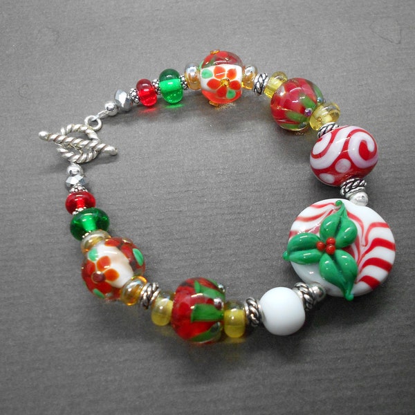 Bracelet de Noël, Bracelet de lampadaire, Bracelet en verre, Bracelet perlé, Bracelet Holly Berry, Bracelet OOAK, Bracelet artisanal, Bracelet de fleurs, Boho