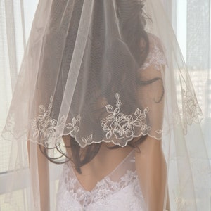 Veil in 2 layer,Embroidered Veil,Bridal Veil,Fingertip Veil, Elbow Veil, Cathedral Veil, Chapel Veil, Waltz length bridal veil.