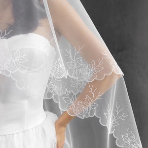 Sluier met blusher, bruidssluier met rozen, bruidssluier met kam, borduurwerk van rozen op de sluier, sluier in 2 lagen,