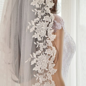Luxurious veil,Fingertip Lace Veil, Bridal Veil,Lace Wedding Veil,Wedding Veil,lace veil,Elbow, Cathedral, Chapel, Waltz length bridal veil.