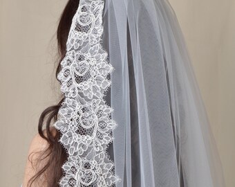 Chantilly Lace Wedding Veil, Two-Tier Bridal Veil with Comb