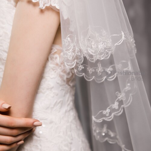 Voile de mariage brodé, voile du bout des doigts deux couches avec peigne