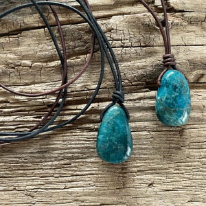 Leather cord * Apatite * Leather necklace * Necklace * Men's necklace * Men's jewelry * Children's necklace * Women's necklace * Blue * Drilled stone * Apatite pendant