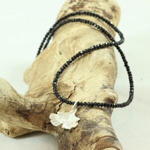 Kette Ginkgo Spinell Collier Halskette Kette kurz Schmuck schwarz Silber Anhänger Bild 8