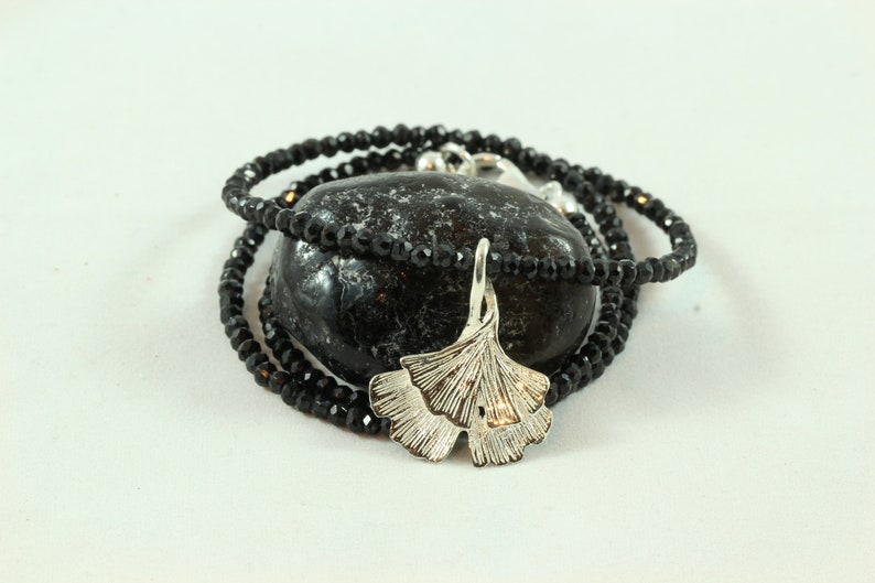 Kette Ginkgo Spinell Collier Halskette Kette kurz Schmuck schwarz Silber Anhänger 画像 3