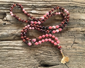 Mala "Selbstüberwindung" Malakette 108 Perlen * Thulit, Rhodonit, Rhodochrosit, Rosenholz * Chakra Kette * Holzmala * Ginkgo * Gold * rosa