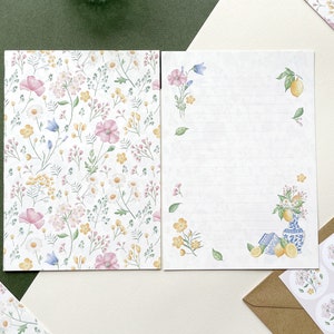 Schreibpapier Set. Mediterranes Blumen Buchstaben Set.