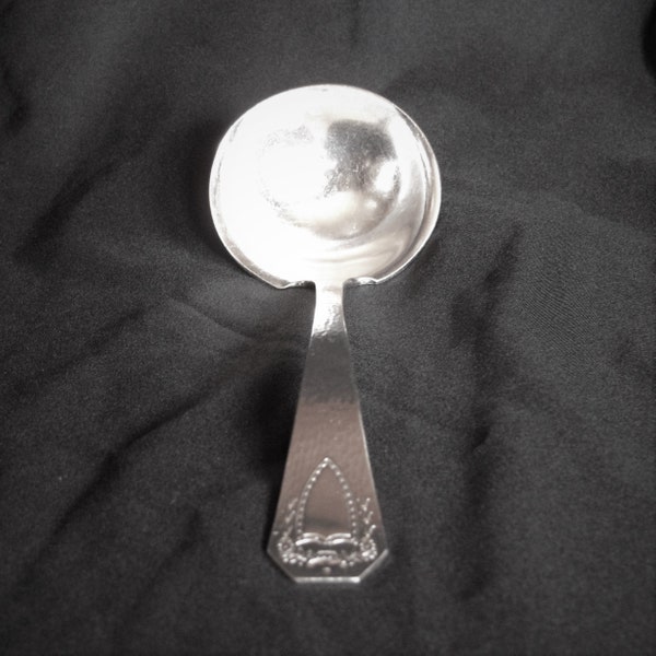 1847 Rogers Bros Silver Hammered Heraldic Cartouche Gravy Ladle