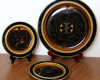 Vintage Arabia Finland Fructus Plate: Mid-century Nordic Stoneware