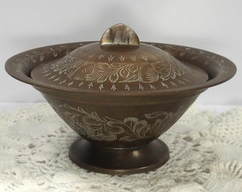 Vintage geätzte runde Messingschale mit Deckel Mid-Century ~ Made in India