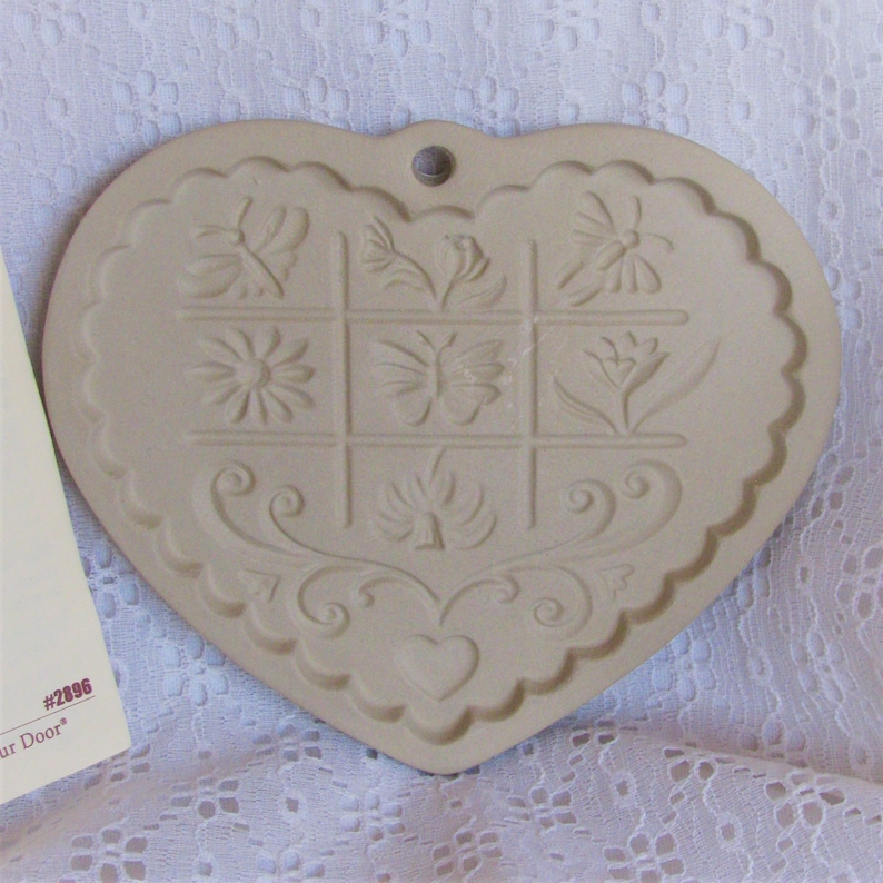 1996 The Pampered Chef Heart Shaped CLAY COOKIE MOLD Gardens Of The Heart Excellent!