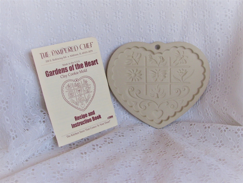 1996 The Pampered Chef Heart Shaped CLAY COOKIE MOLD Gardens Of The Heart Excellent!