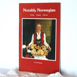 NOTABLY NORWEGIAN by Louise Roalson 1982 Softcover Cookbook