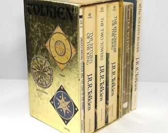 Edición especial de Ballantine de 1976 de Tolkien y El Señor de los Anillos con El Silmarillion (1984) y comentarios.