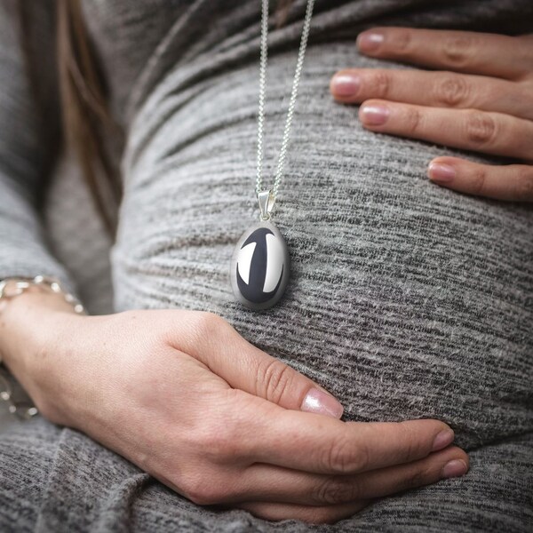 Regalo de embarazo, regalo para futuras mamás, regalo de baby shower, collar bola con un timbre suave para calmar a la madre y al bebé, collar de maternidad