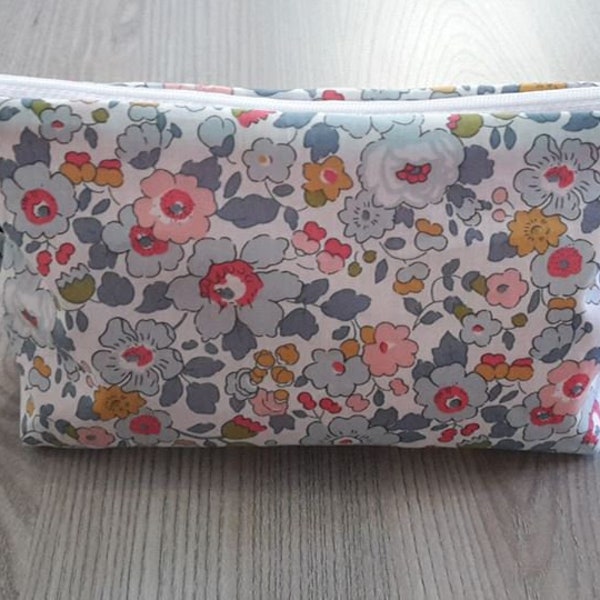 trousse a maquillage,pochette a maquillage,en tissu liberty, betsy porcelaine,floral