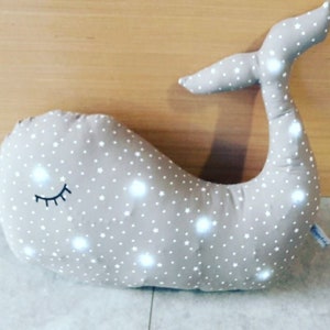 Notte luce bambino o bambino forma balena tema grigio Starlight da personalizzare, regalo di nascita ideale o Natale, creando a mano