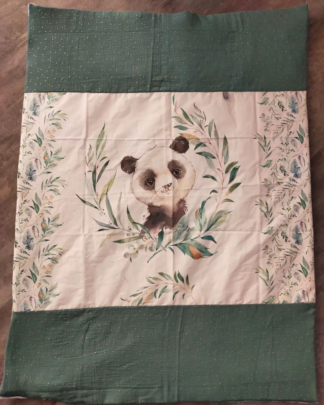 Couverture en Coton et Double Gaze Thème Animaux, Panda Eucalyptus Pois Doré, Dim 80x120 cm, Liste d