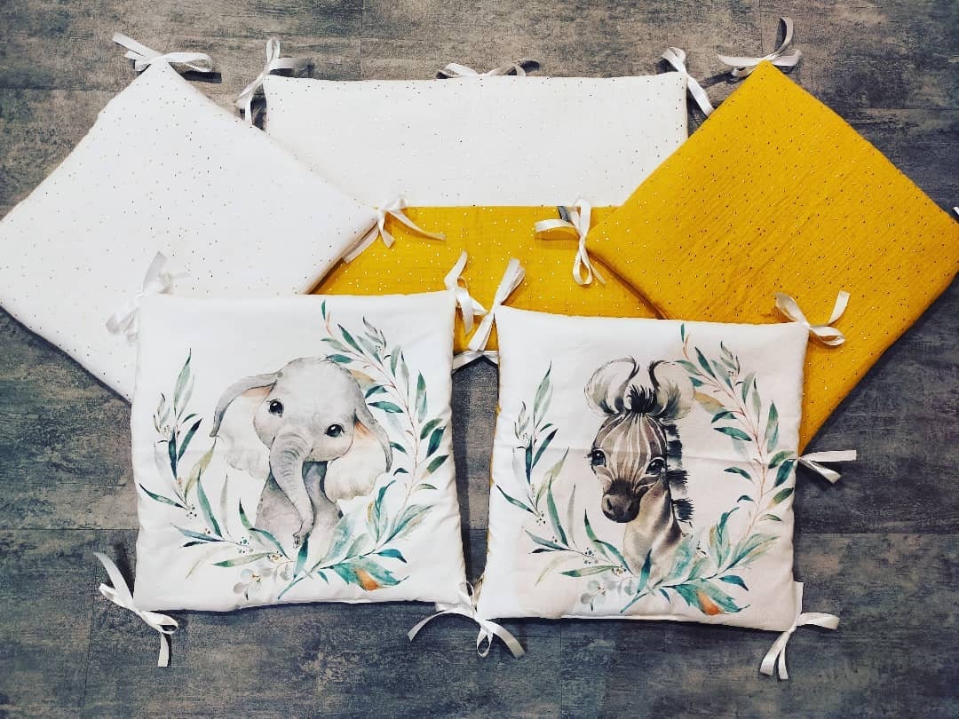 Tour de Lit 5 Pans , Thème Animaux et en Double Gaze Coton Moutarde Blanc Pois Doré, Fabrication Fra