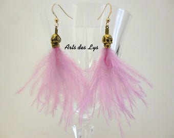 Very beautiful vaporous earrings, pink ostrich feathers, brass skulls, gold gold filled 14 carat hooks