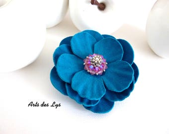 Superbe broche fleur en daim bleu turquoise et cœur rose en cristal de Swarovski - Cuir véritable made in Italie