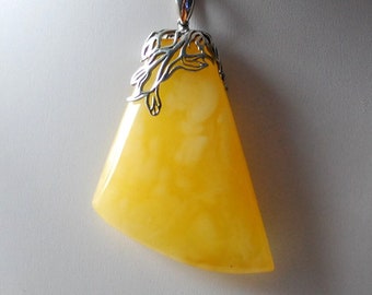 21,8 g Extraordinary Yellow Baltic Amber Pendant, Butterscotch Amber Pendant, Large Amber And Sterling Silver Pendant, Solid Amber Pendant