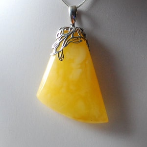 21,8 g Extraordinary Yellow Baltic Amber Pendant, Butterscotch Amber Pendant, Large Amber And Sterling Silver Pendant, Solid Amber Pendant