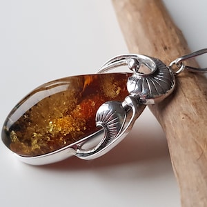 18,2 g Large, exquisite Baltic amber pendant, Golden amber and sterling silver pendant, Baltic amber stone, Shiny amber pendant with scales