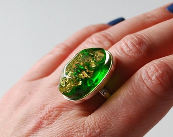 Faceted green Baltic amber ring, Stunning amber ring, Adjustable amber ring, Green Baltic amber jewelry with glitters, Amber silver ring