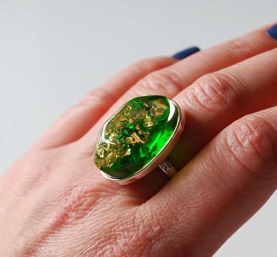 Faceted green Baltic amber ring, Stunning amber ring, Adjustable amber ring, Green Baltic amber jewelry with glitters, Amber silver ring