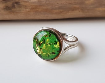Round, green Baltic amber ring, Shiny amber and silver ring, Adjustable amber ring, Green Baltic amber jewelry with sparkles, Solid amber