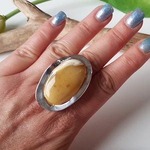 Requintado âmbar báltico amarelo-branco e anel de prata 925, enorme anel de âmbar natural, anel de âmbar não tratado, anel de âmbar sólido, anel de declaração