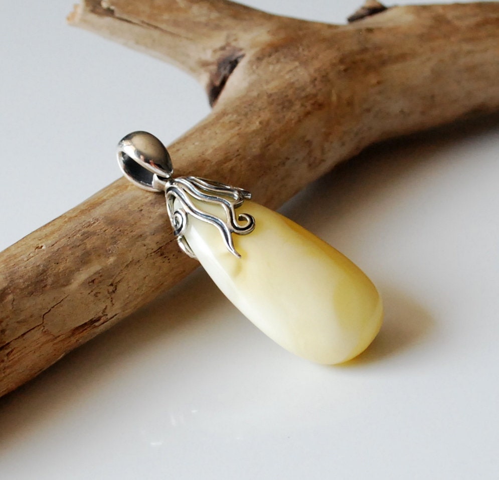 Pendentif En Ambre Blanc Royal Baltique Naturel - Pierre Ancienne (old Antique), Forme Goutte Large, Lituanie