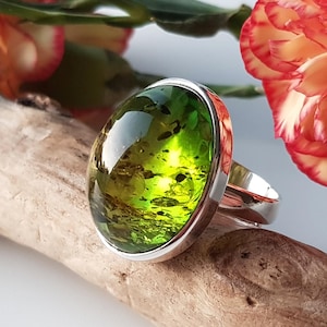 Vivid green Baltic amber ring, Sterling silver ring with green amber, Adjustable amber ring, Green amber with shiny sparkles jewellery