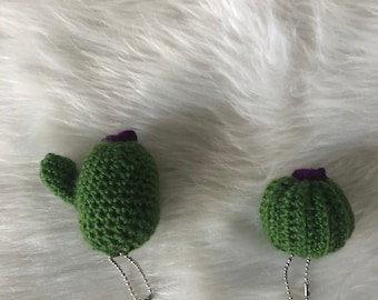 Handmade keychain // crochet cactus Keychain //