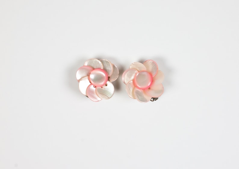 Vintage Pink Flower Clip on Earrings Floral Clip Ons 80s Fashion Hawaiian Polynesian Tiki Style Pastel Pink Mother of Pearl Shell