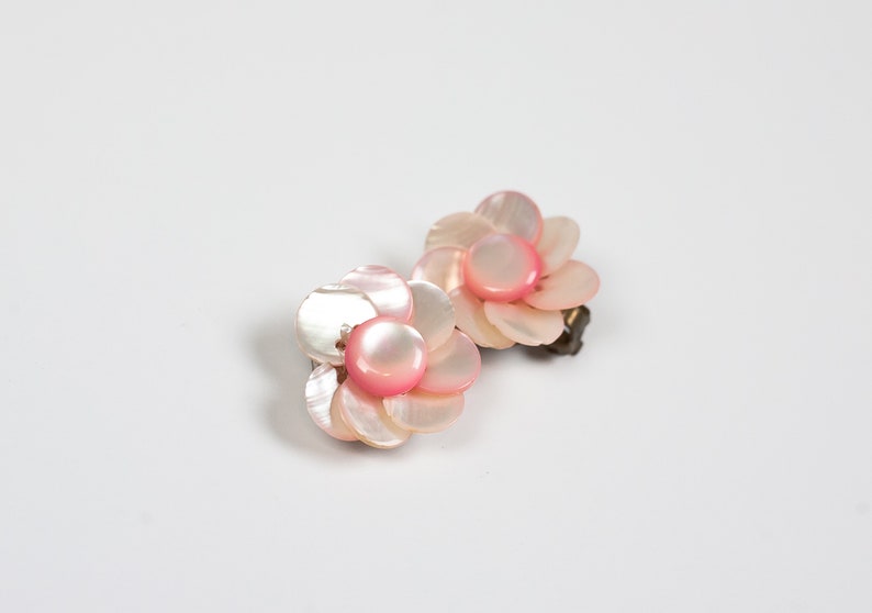 Vintage Pink Flower Clip on Earrings Floral Clip Ons 80s Fashion Hawaiian Polynesian Tiki Style Pastel Pink Mother of Pearl Shell