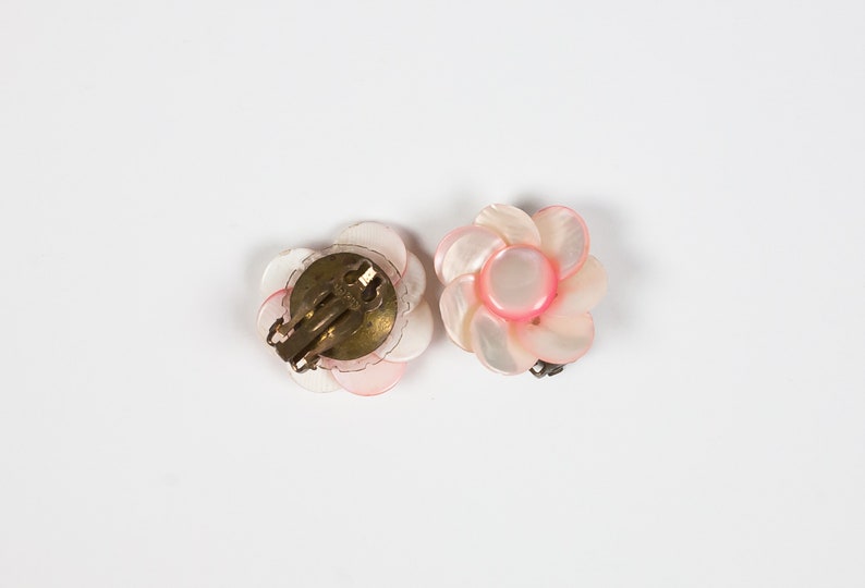 Vintage Pink Flower Clip on Earrings Floral Clip Ons 80s Fashion Hawaiian Polynesian Tiki Style Pastel Pink Mother of Pearl Shell