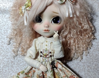 Forest lolita dress for Pullip, Blythe and Dal doll Breige