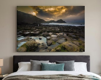 Lámina con imagen de una puesta de sol en la Calzada del Gigante / Fotografía de la costa de la Calzada en Irlanda del Norte / Arte mural costero