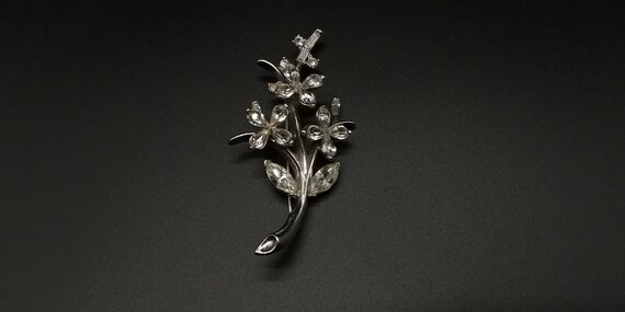 Vintage Trifari brooch signed