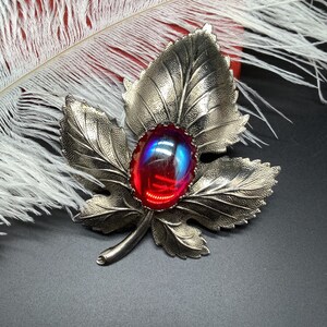 Chanel maple deals leaf brooch