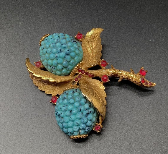 Ciner brooch discount