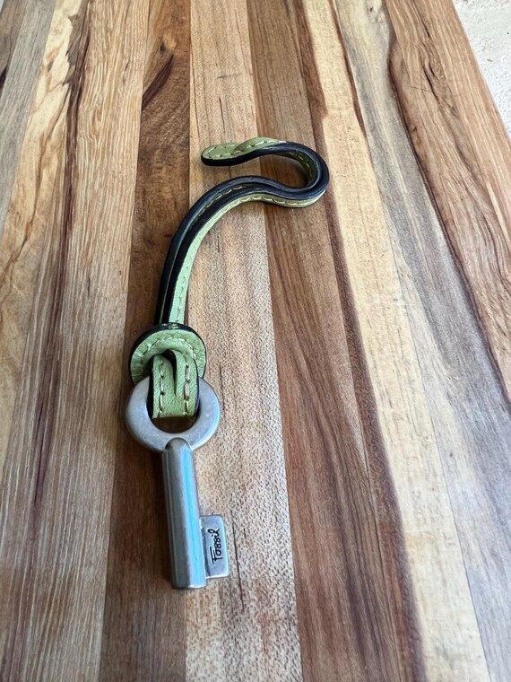 Vintage Fossil Key Keychain: Green Leather Bag Ch… - image 5