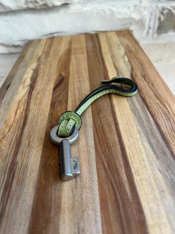 Vintage Fossil Key Keychain: Green Leather Bag Ch… - image 10