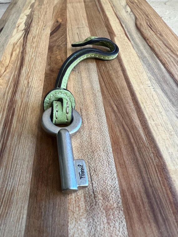 Vintage Fossil Key Keychain: Green Leather Bag Ch… - image 2