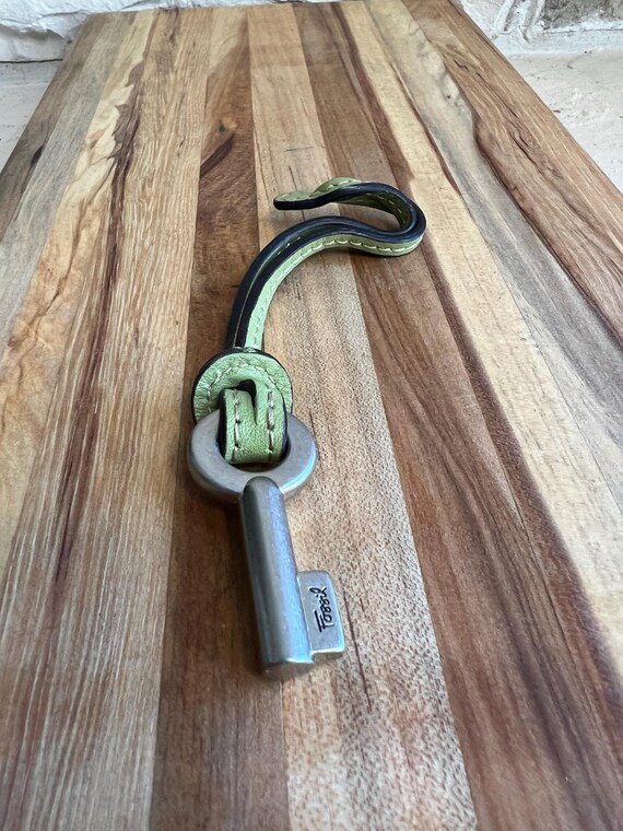 Vintage Fossil Key Keychain: Green Leather Bag Ch… - image 1