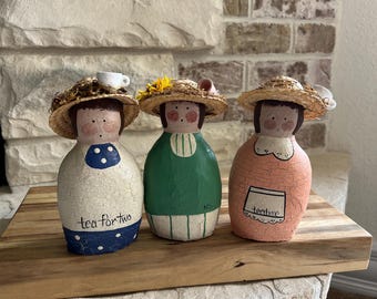 Vintage Folk Art Tea Dolls Set – Hand Painted Straw Hats, Crackle Finish Figurines