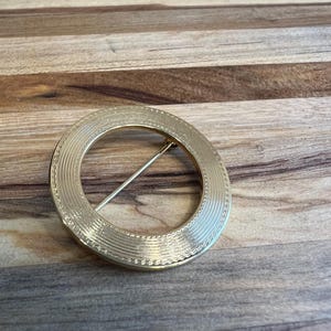 Vintage Monet Gold-Tone Circular Brooch |Classic Open-Circle Pin | 1960s Mid-Century Jewelry