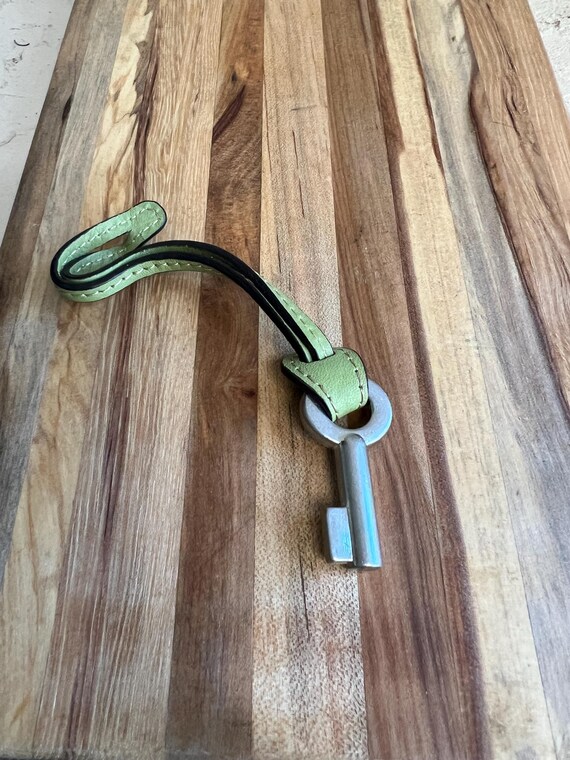 Vintage Fossil Key Keychain: Green Leather Bag Ch… - image 9